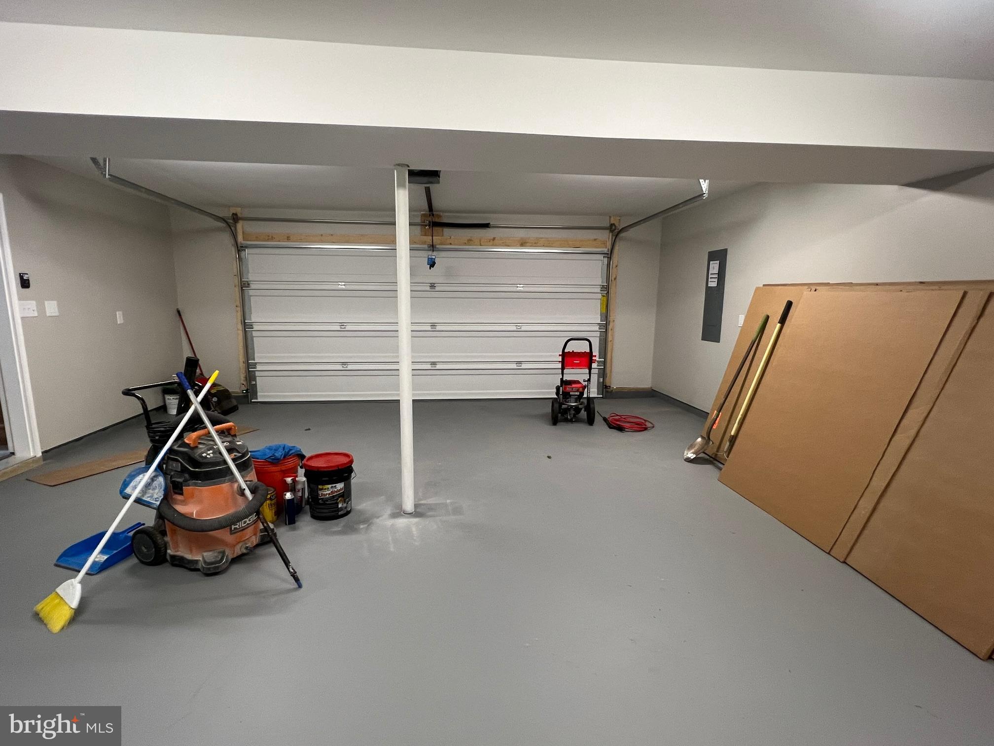 DOUGLAS OAKS - Residential