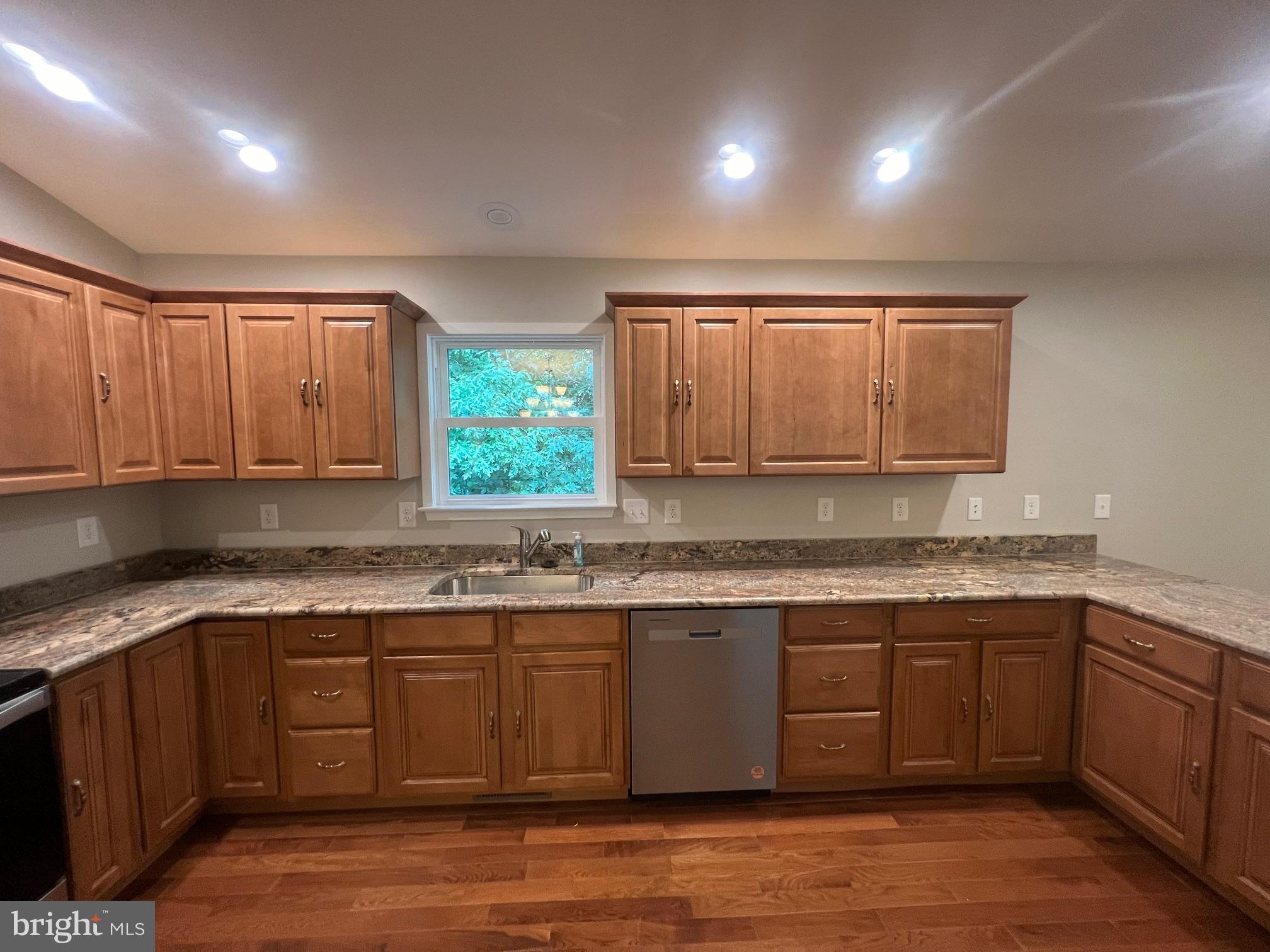 DOUGLAS OAKS - Residential