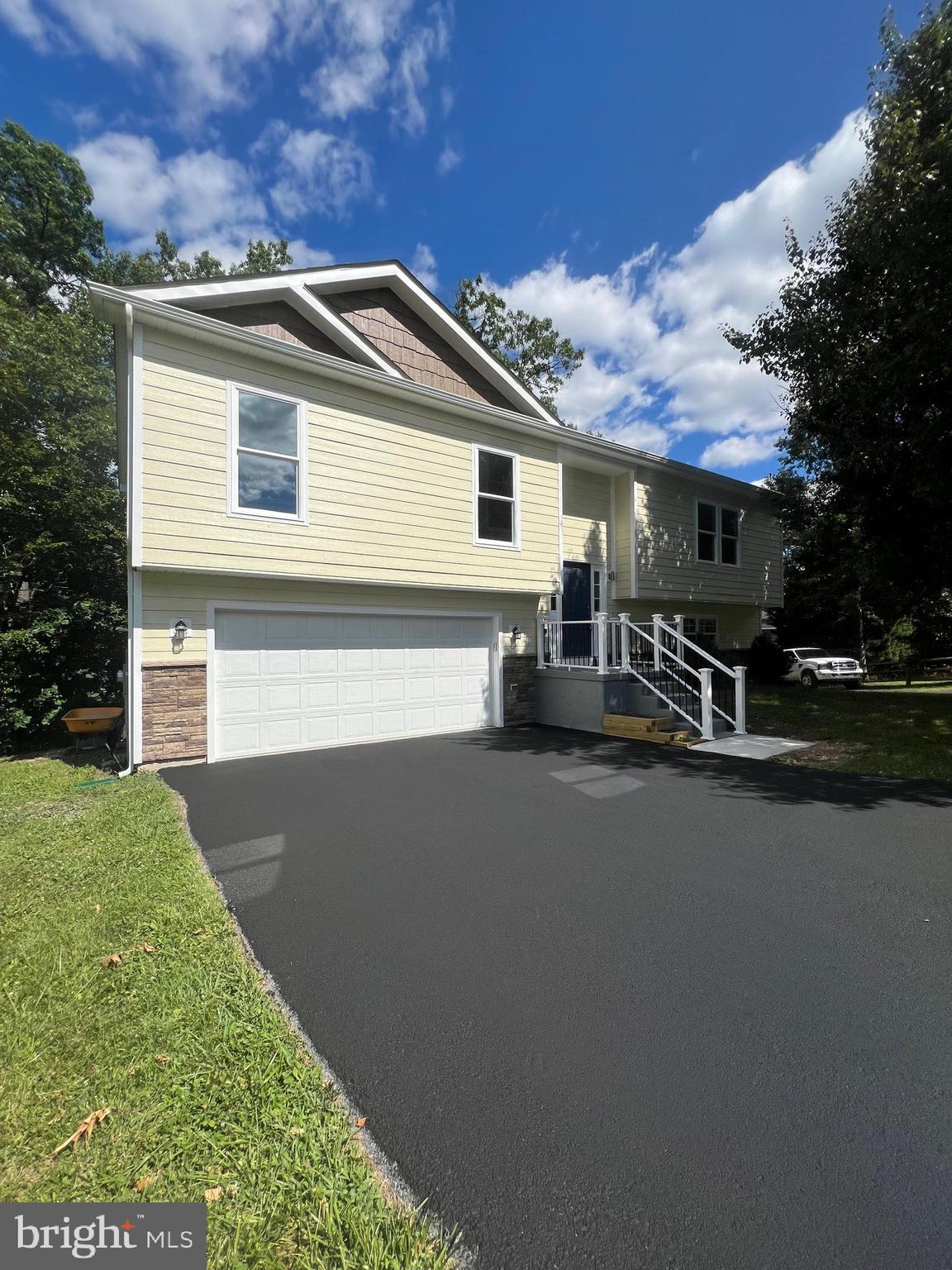 DOUGLAS OAKS - Residential