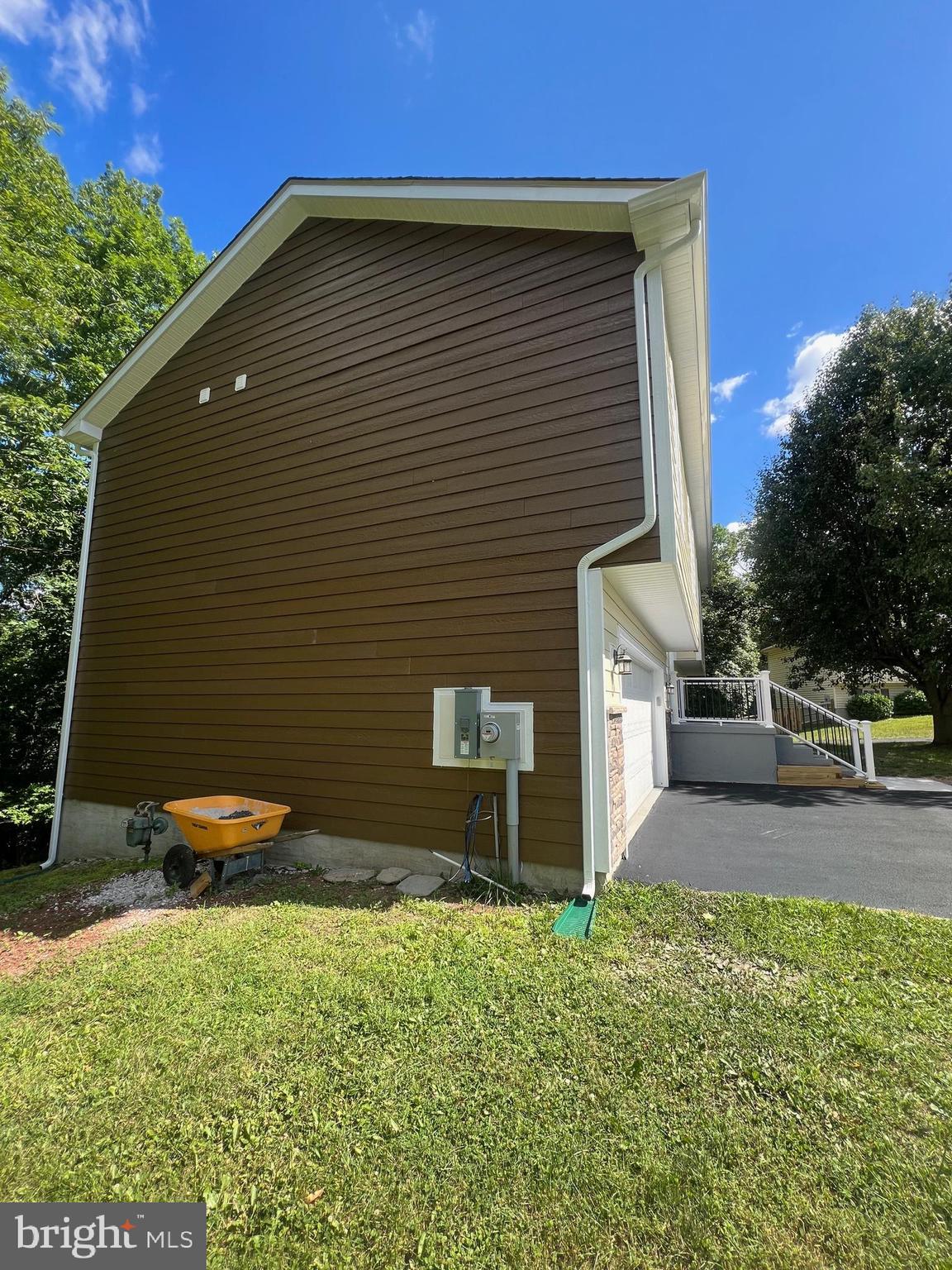 DOUGLAS OAKS - Residential