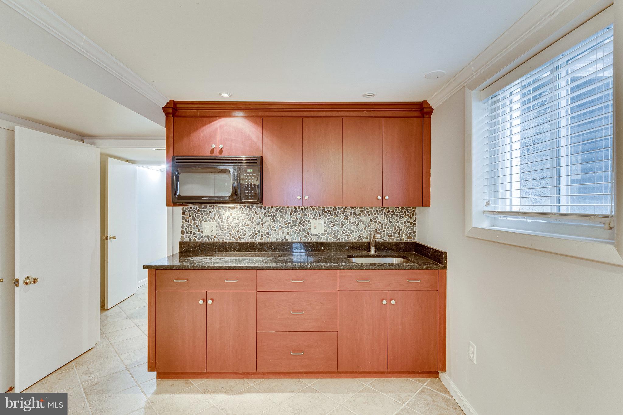 AYRLAWN - Residential Lease