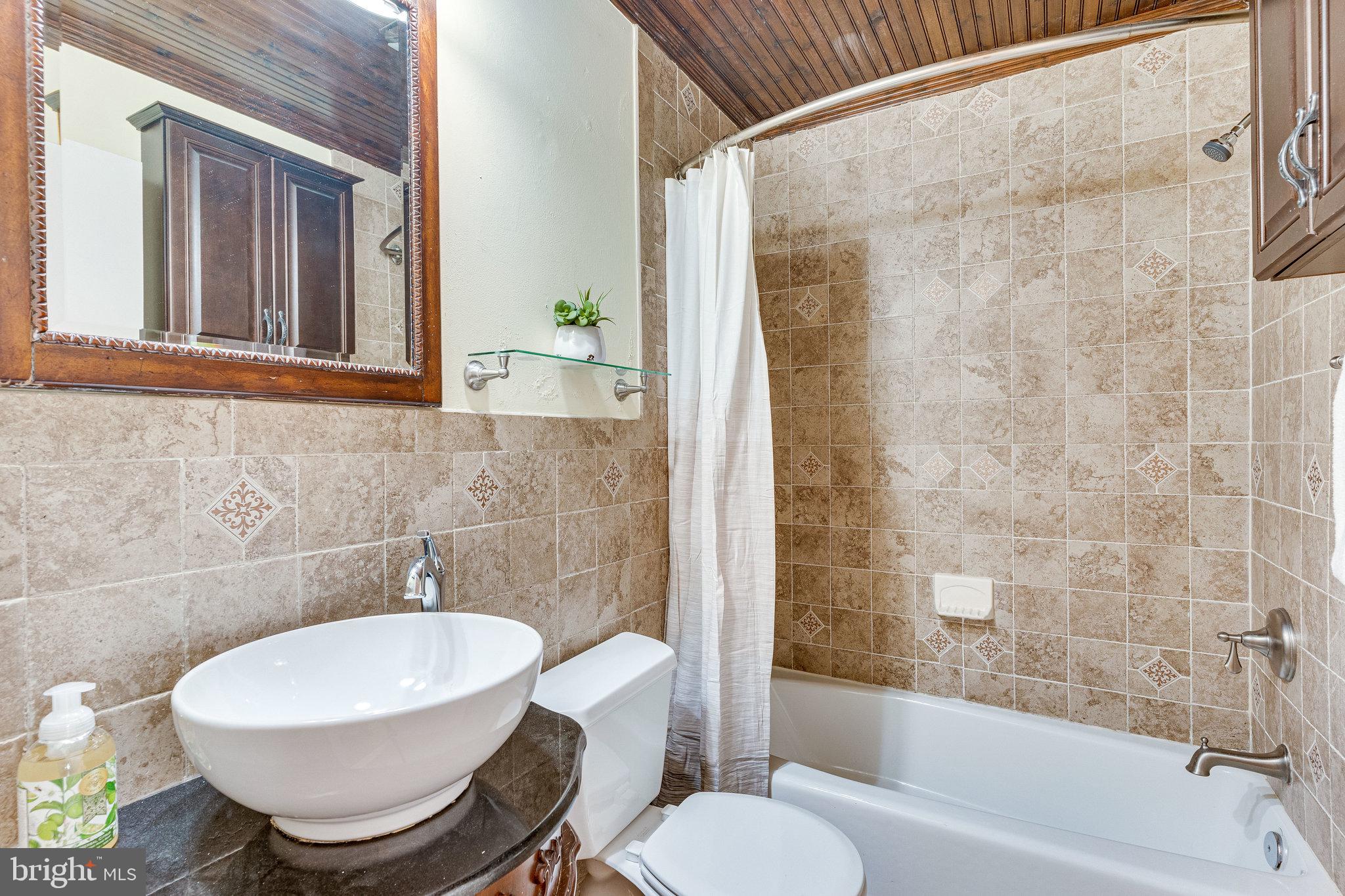 AYRLAWN - Residential Lease