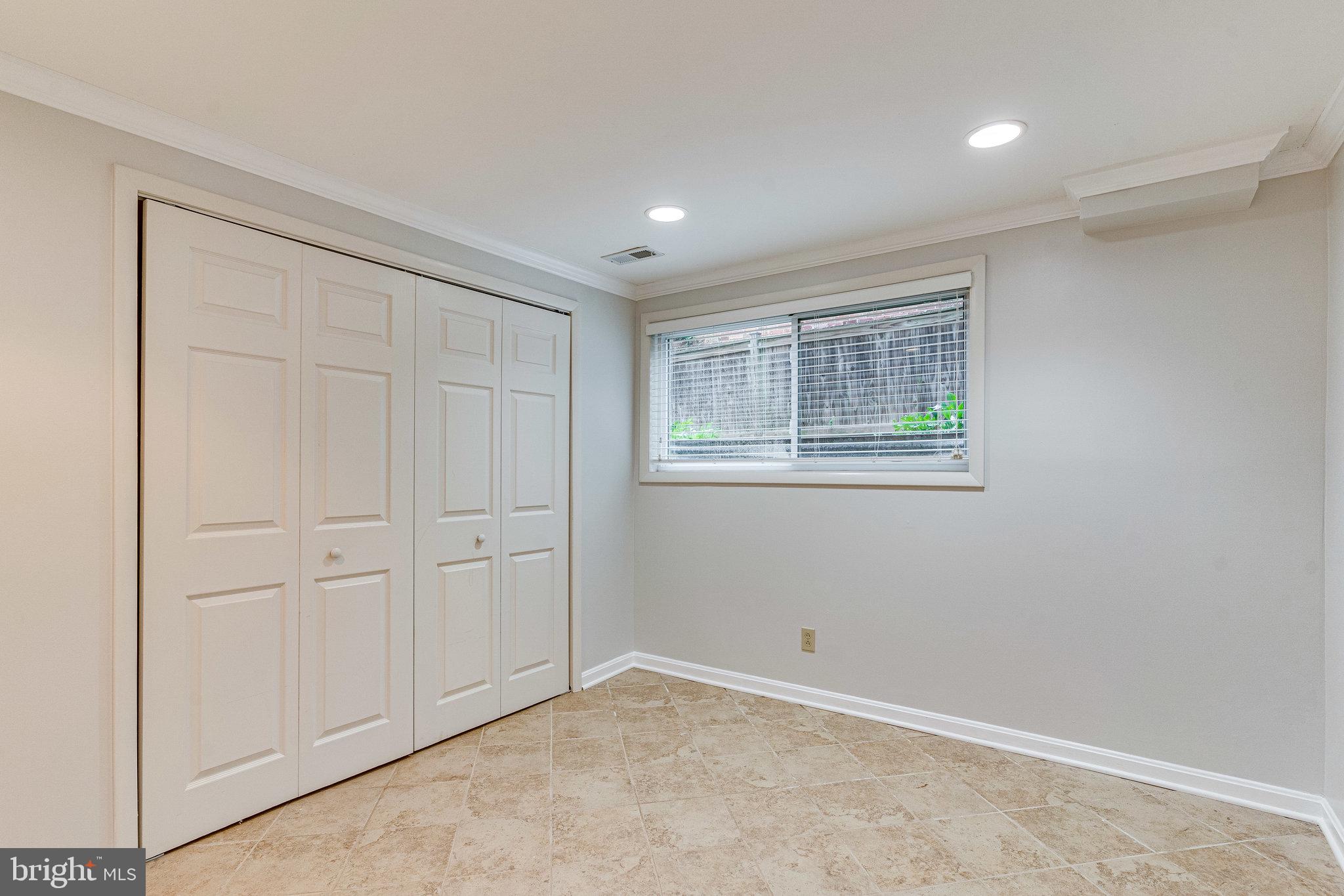 AYRLAWN - Residential Lease