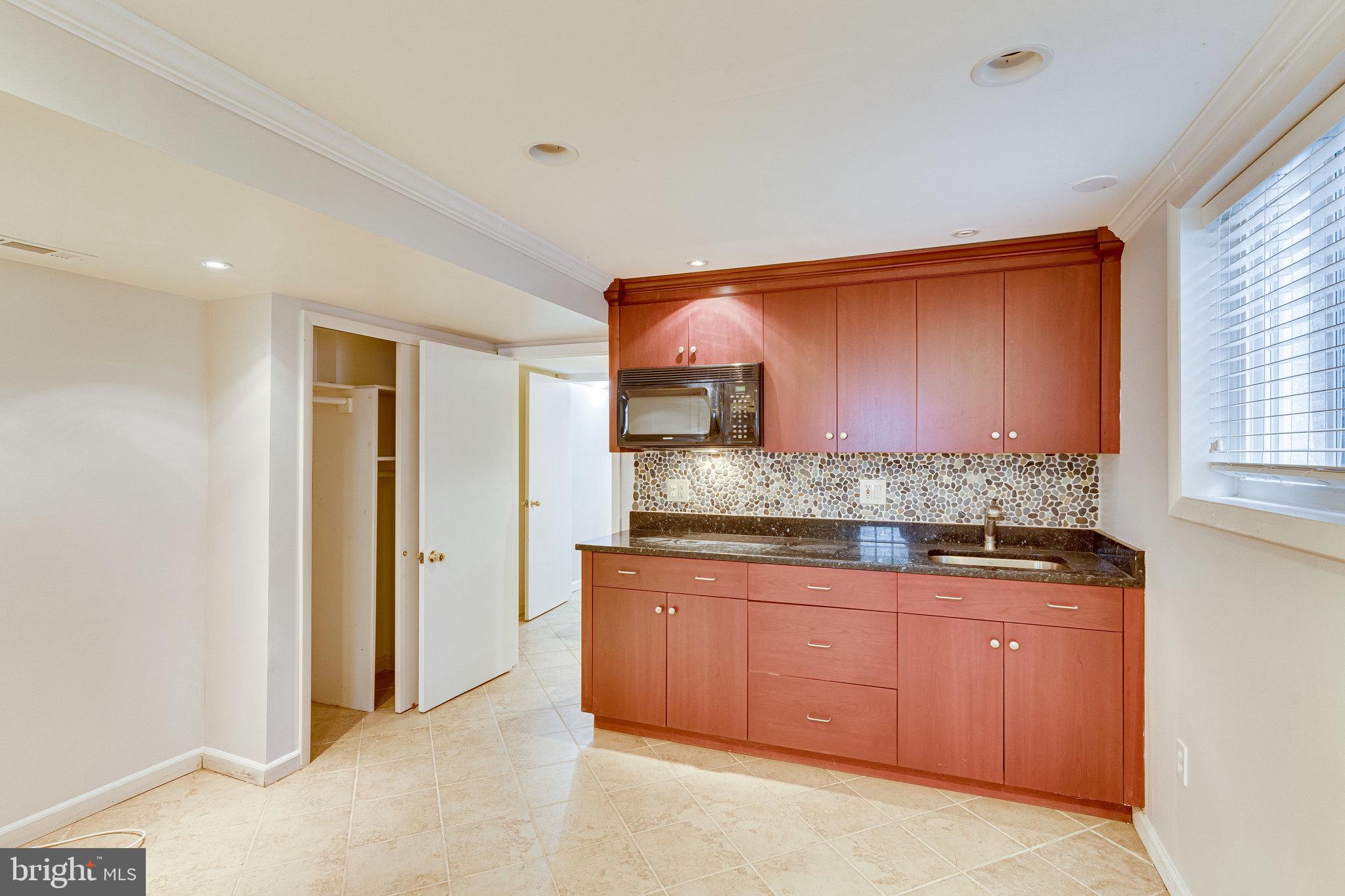 AYRLAWN - Residential Lease