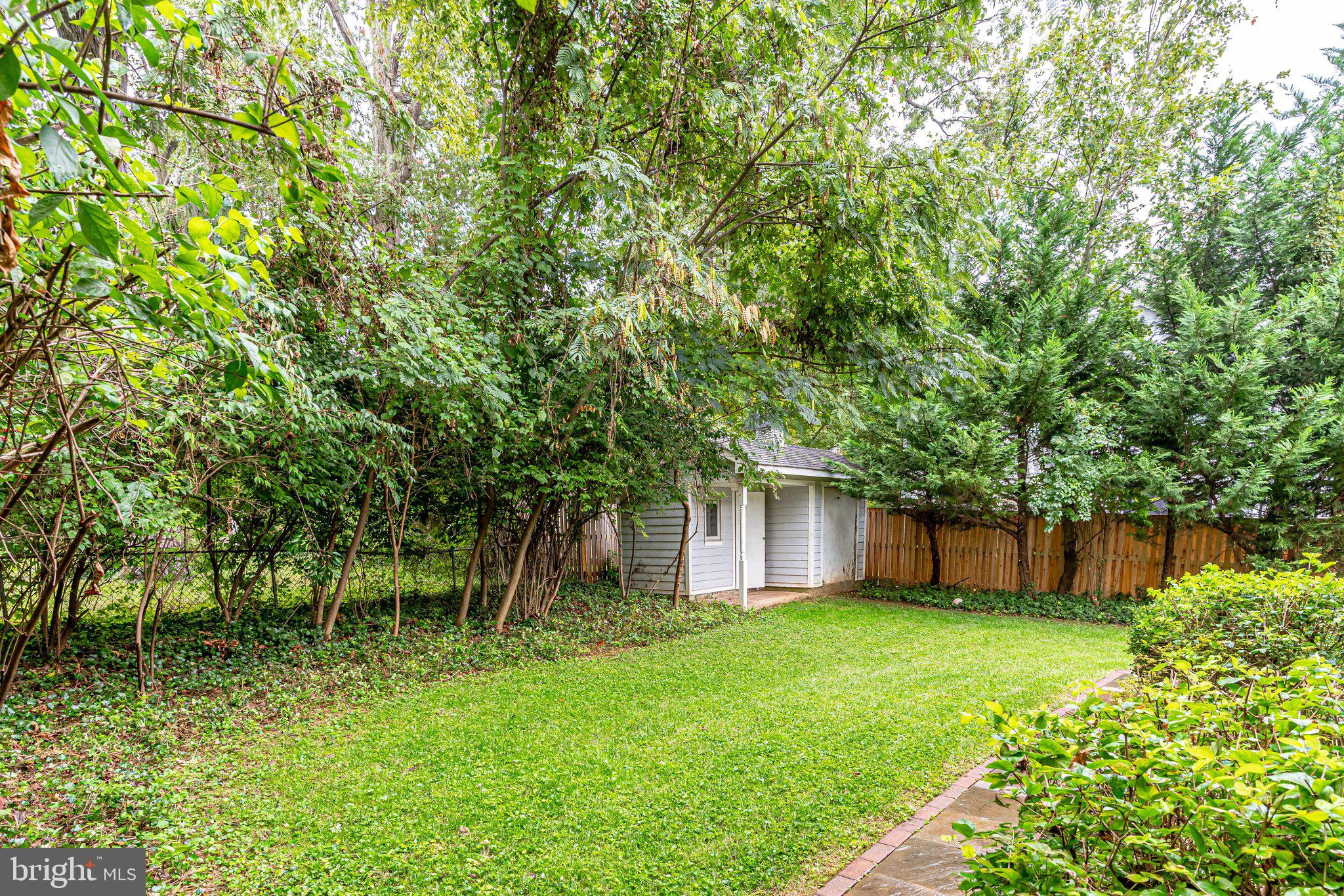 AYRLAWN - Residential Lease