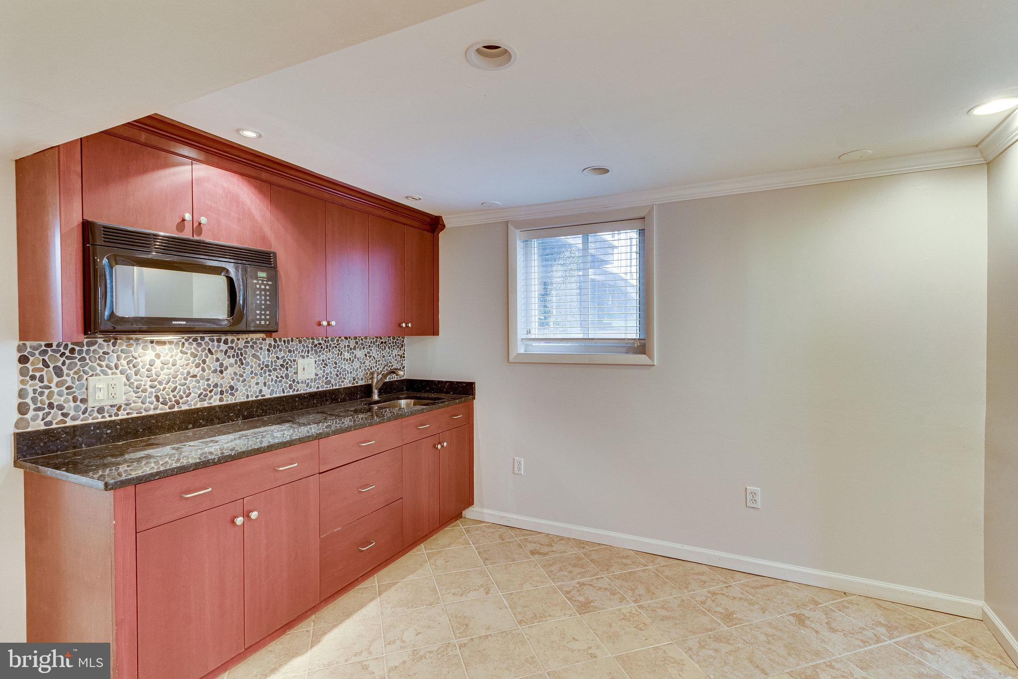 AYRLAWN - Residential Lease