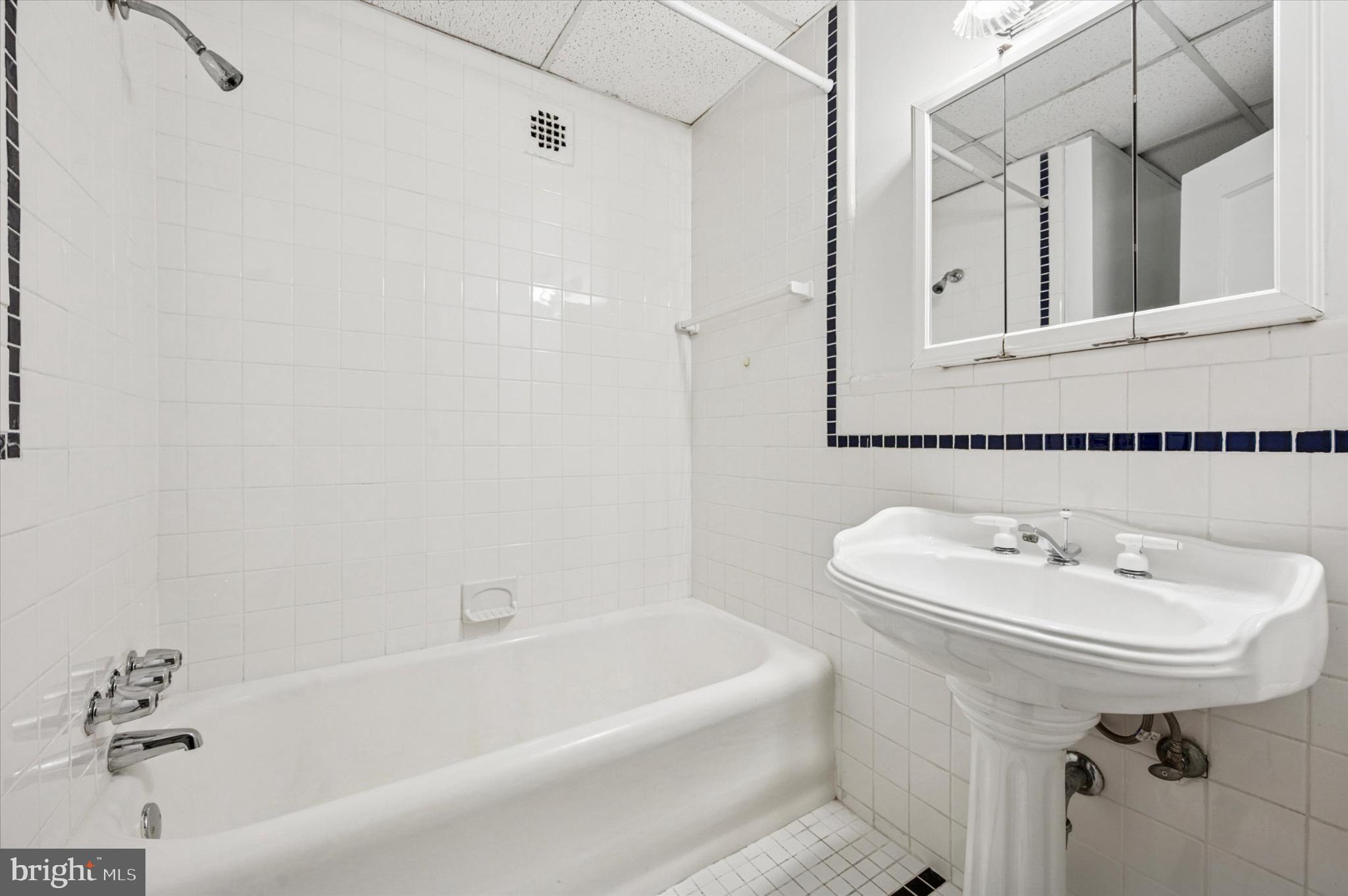 AVENUE OF THE ARTS - Residential