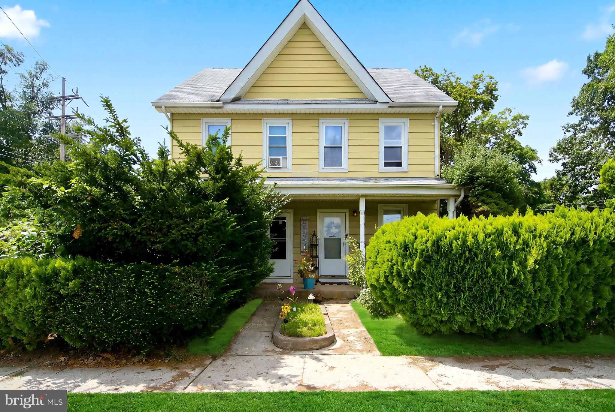 135 N ACADEMY STREET -137