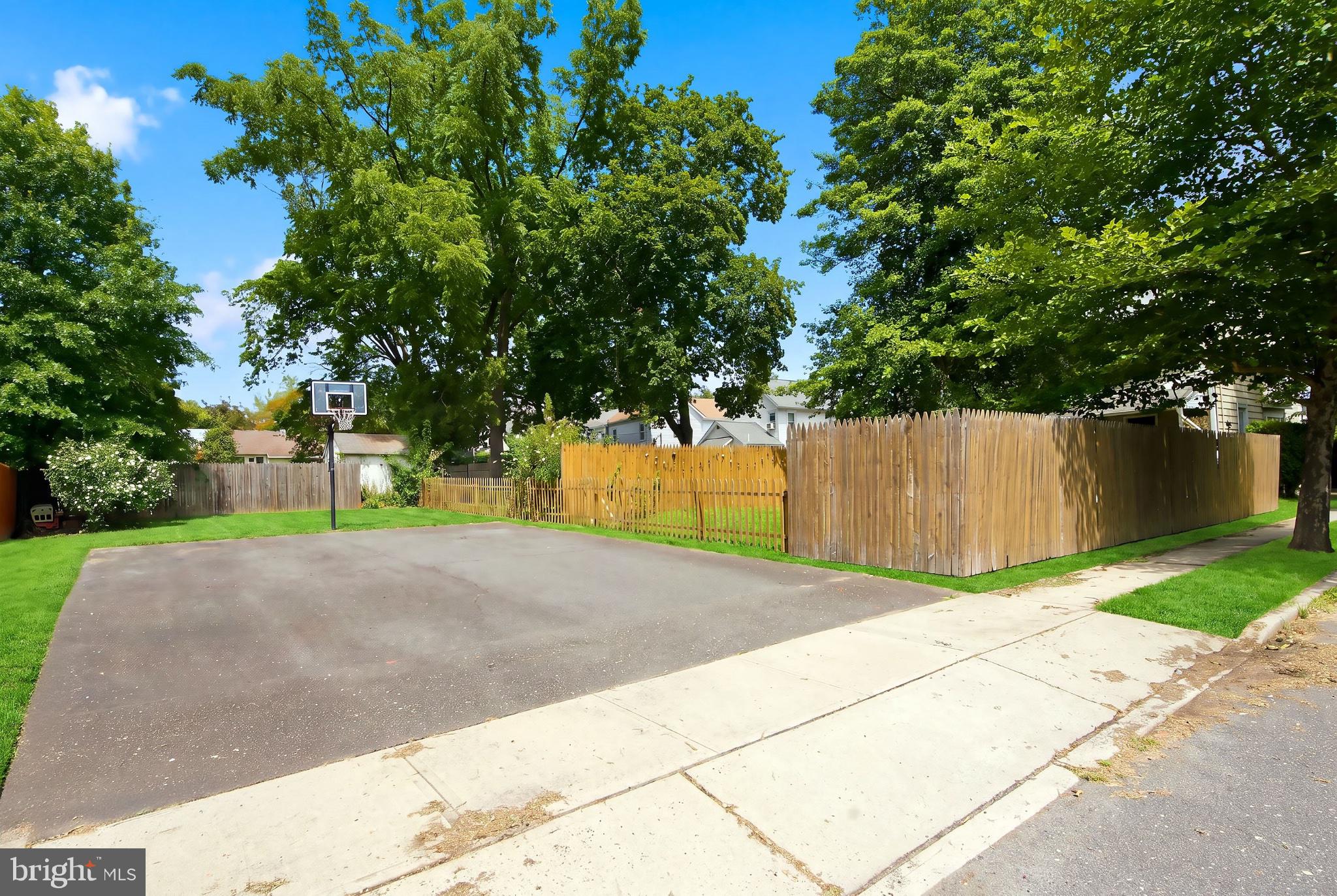135 N ACADEMY STREET -137