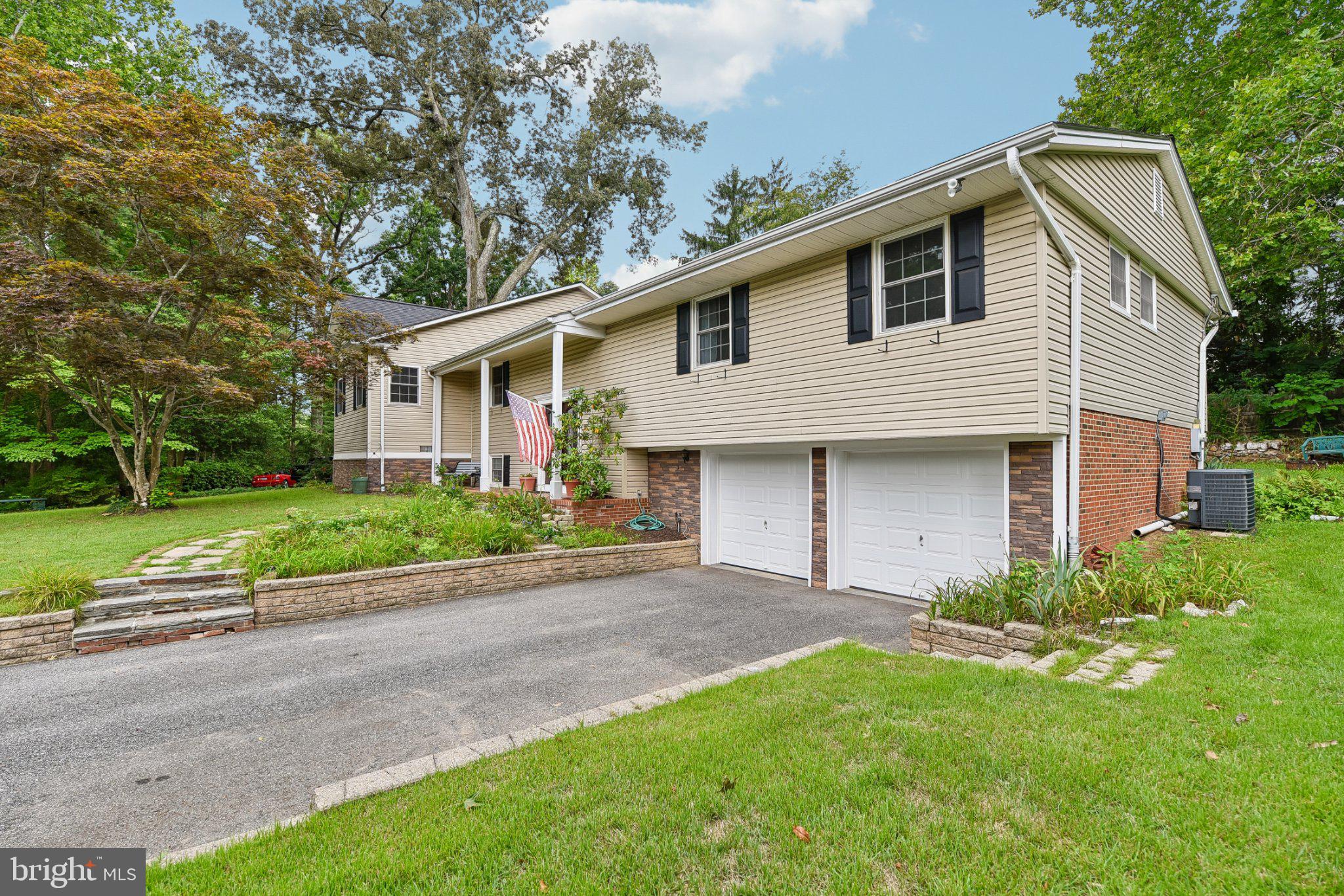 582 RICHARD WAY