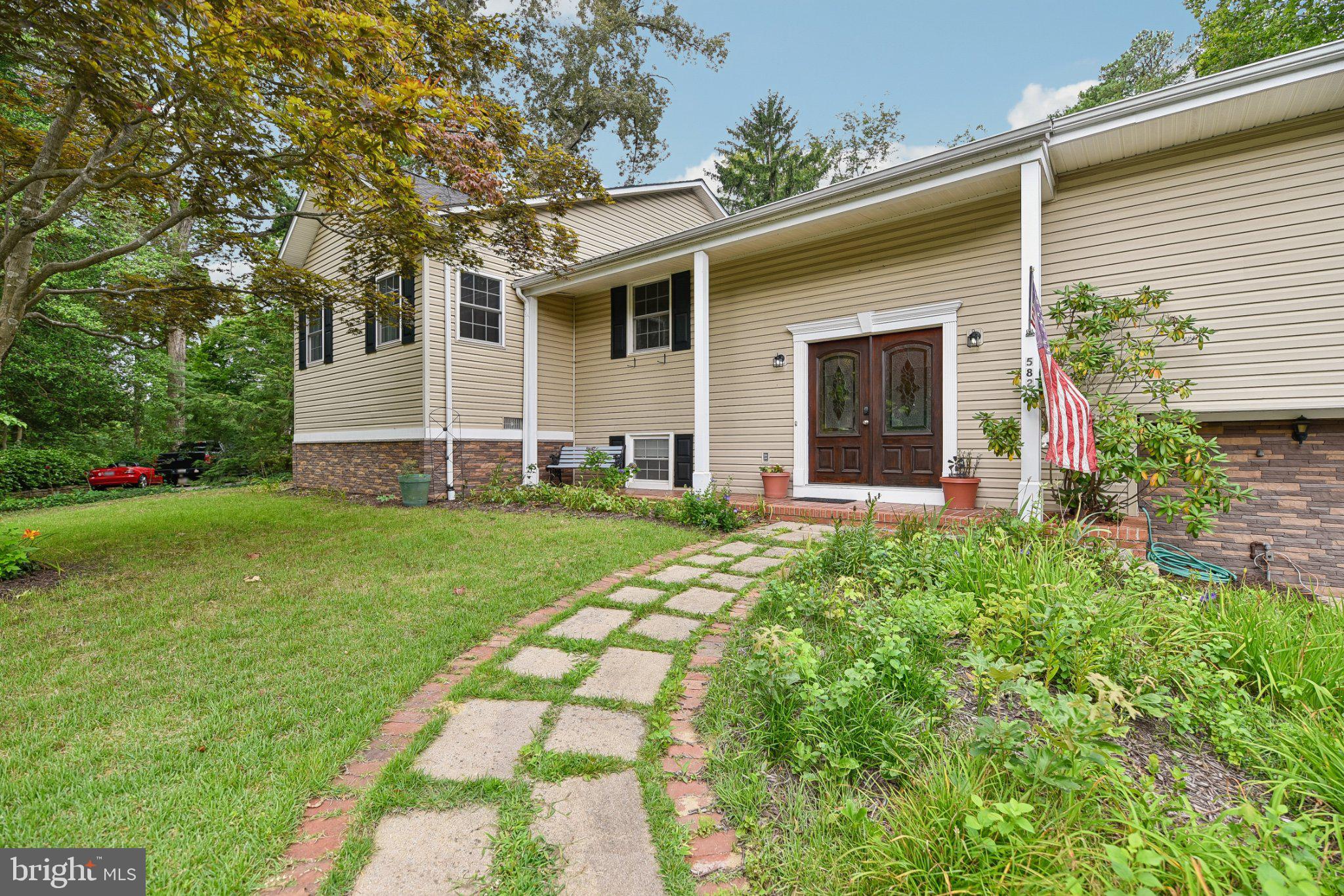 582 RICHARD WAY