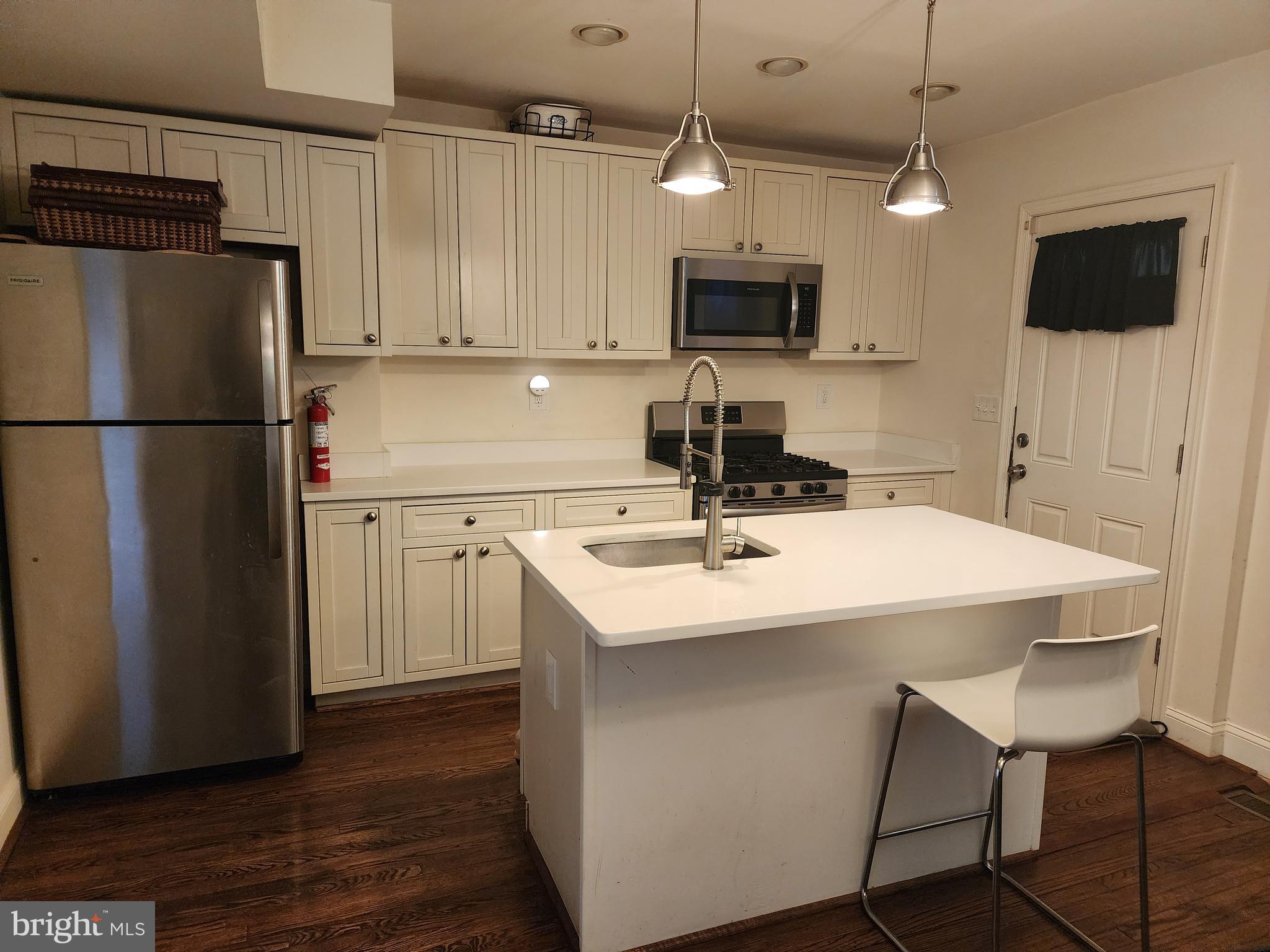 800 XENIA STREET SE
