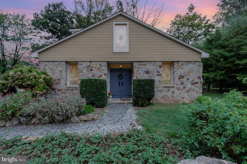 Photo of 325 W 28th Division Highway, Lititz, PA 17543 (MLS # PALA2057990)