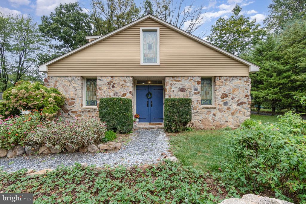 Photo of 325 W 28th Division Highway, Lititz, PA 17543 (MLS # PALA2057990)