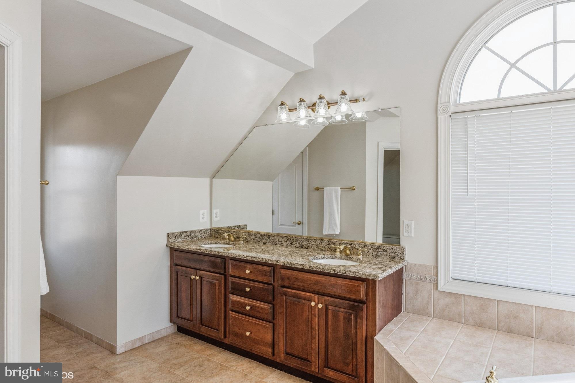 RASPBERRY FALLS - Residential