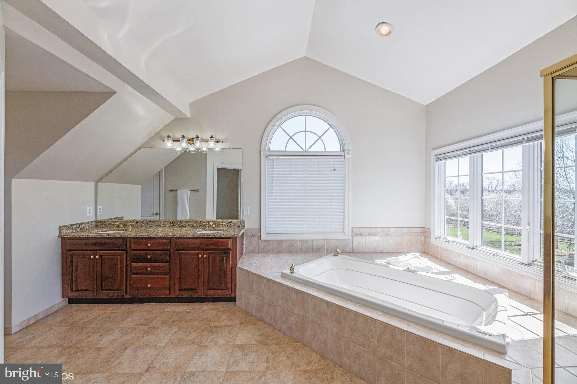 RASPBERRY FALLS - Residential