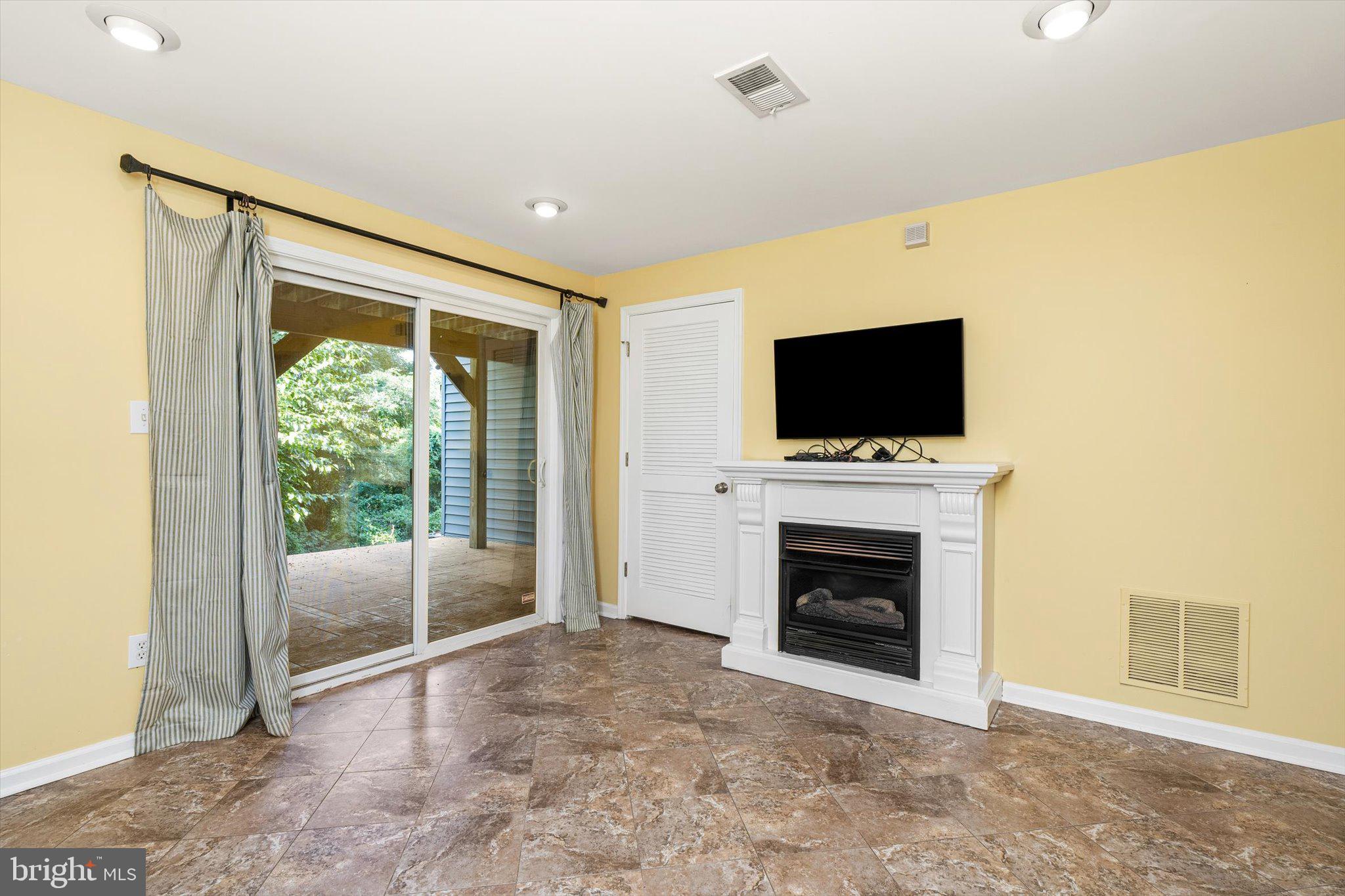 44 RIVER LANE
