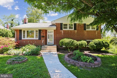 Photo of 10701 Brunswick Avenue, KENSINGTON, MD 20895 (MLS # MDMC2233452)