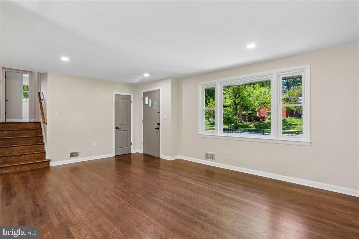 KENSINGTON HEIGHTS - Residential