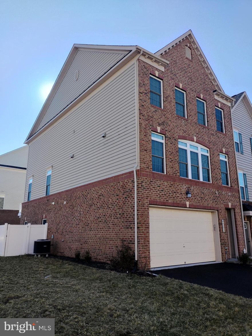 Beautiful 3 Level, 4 Bed, 3.5 Bath End Unit Townhome for rent in the Famous Stone-gate Community. Large Gourmet Kitchen Including Stainless Steel appliances, a Family Room, a Separate Dining Area.

Property Will be Cleaned, Appliances will be Cleaned, Carpets will be steam cleaned & Paint Touch ups will be Done Before Delivery.