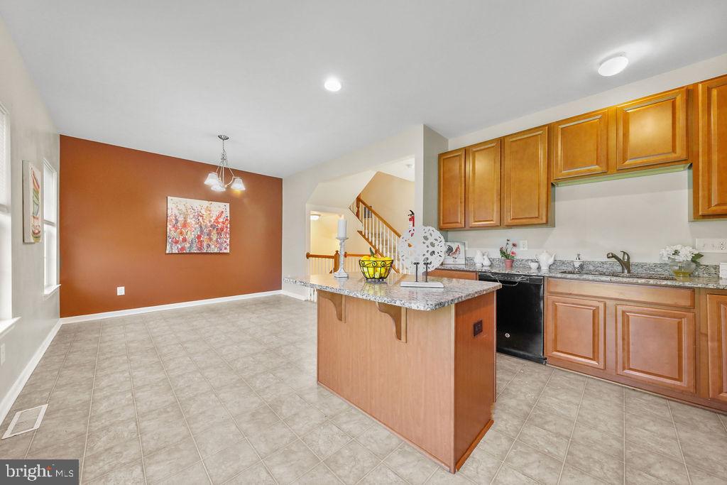 1607 EXPOSITION DRIVE