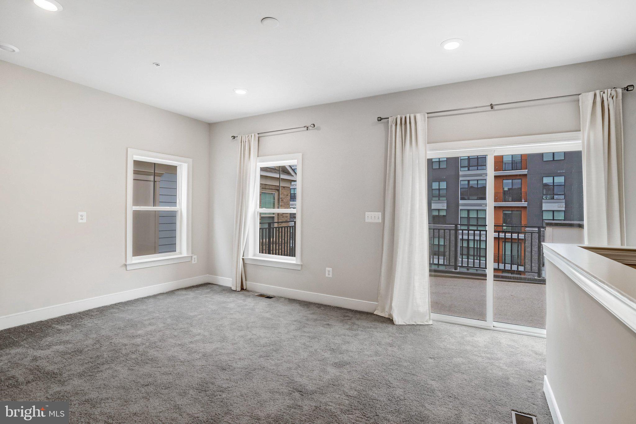 CROWN FARM - Residential