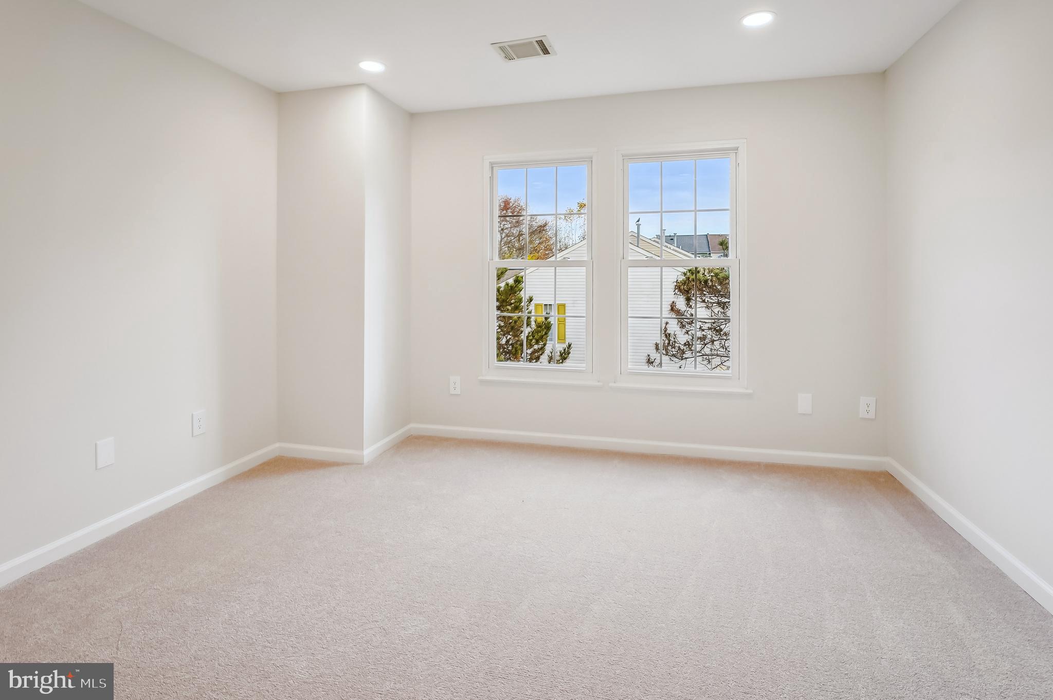 HILLCREST TOWNE - Residential