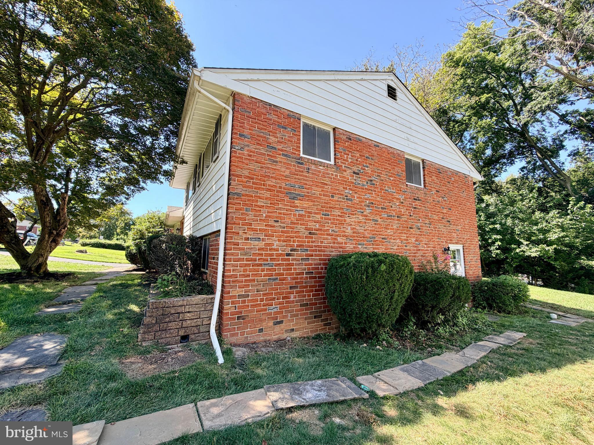 370 HILLSIDE ROAD