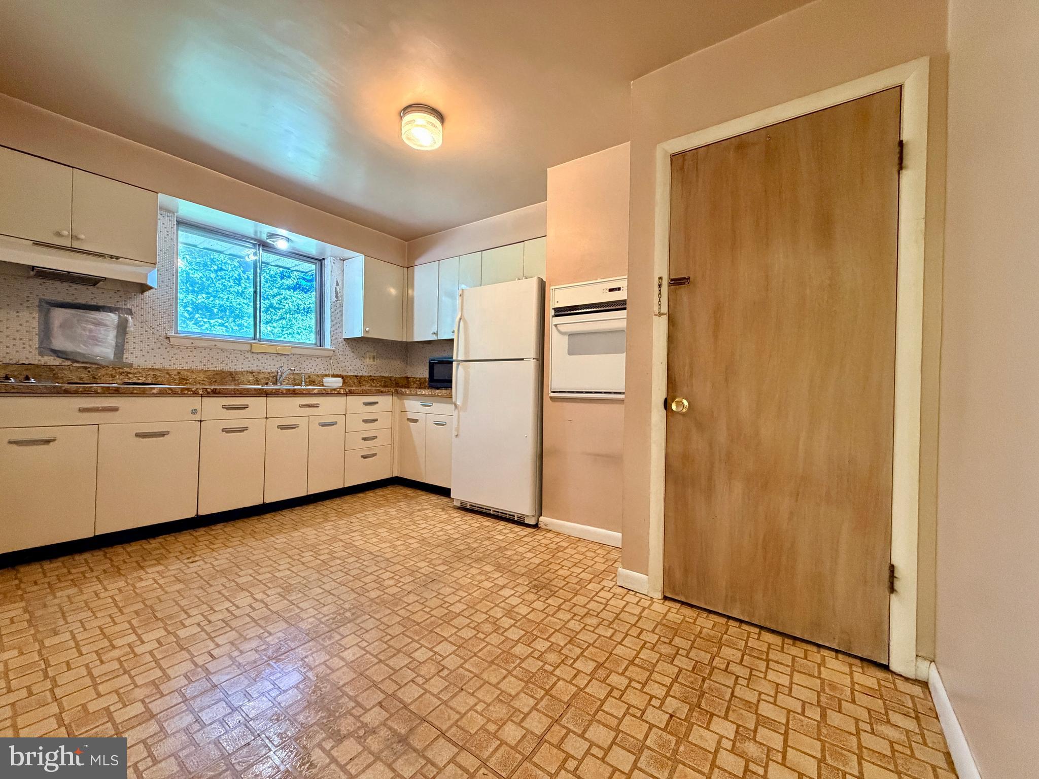 370 HILLSIDE ROAD