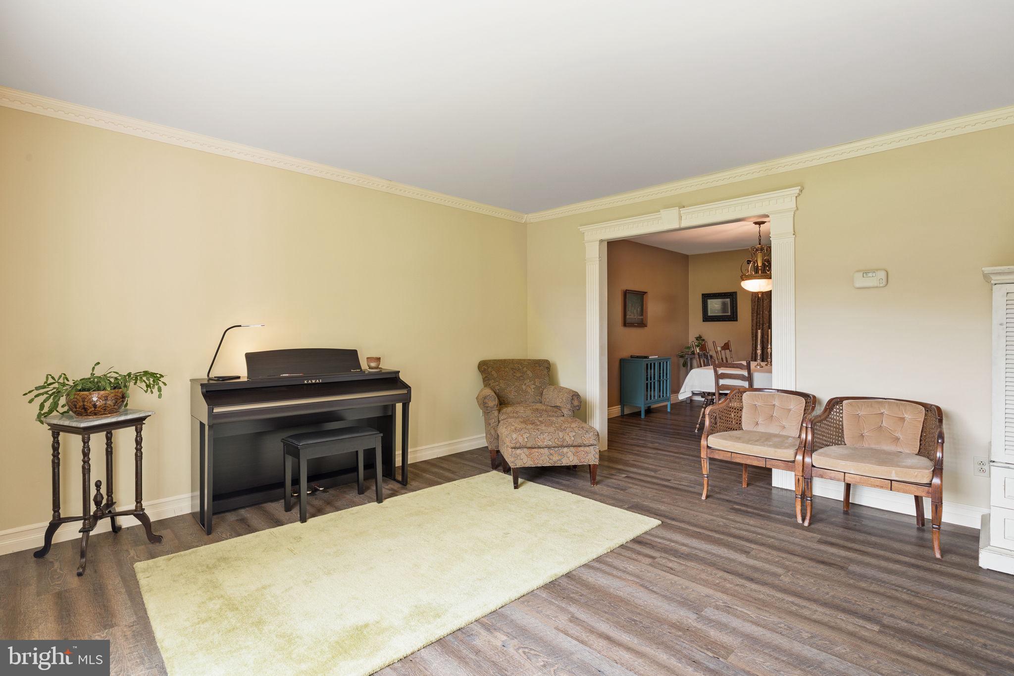 201 WILLOW WAY