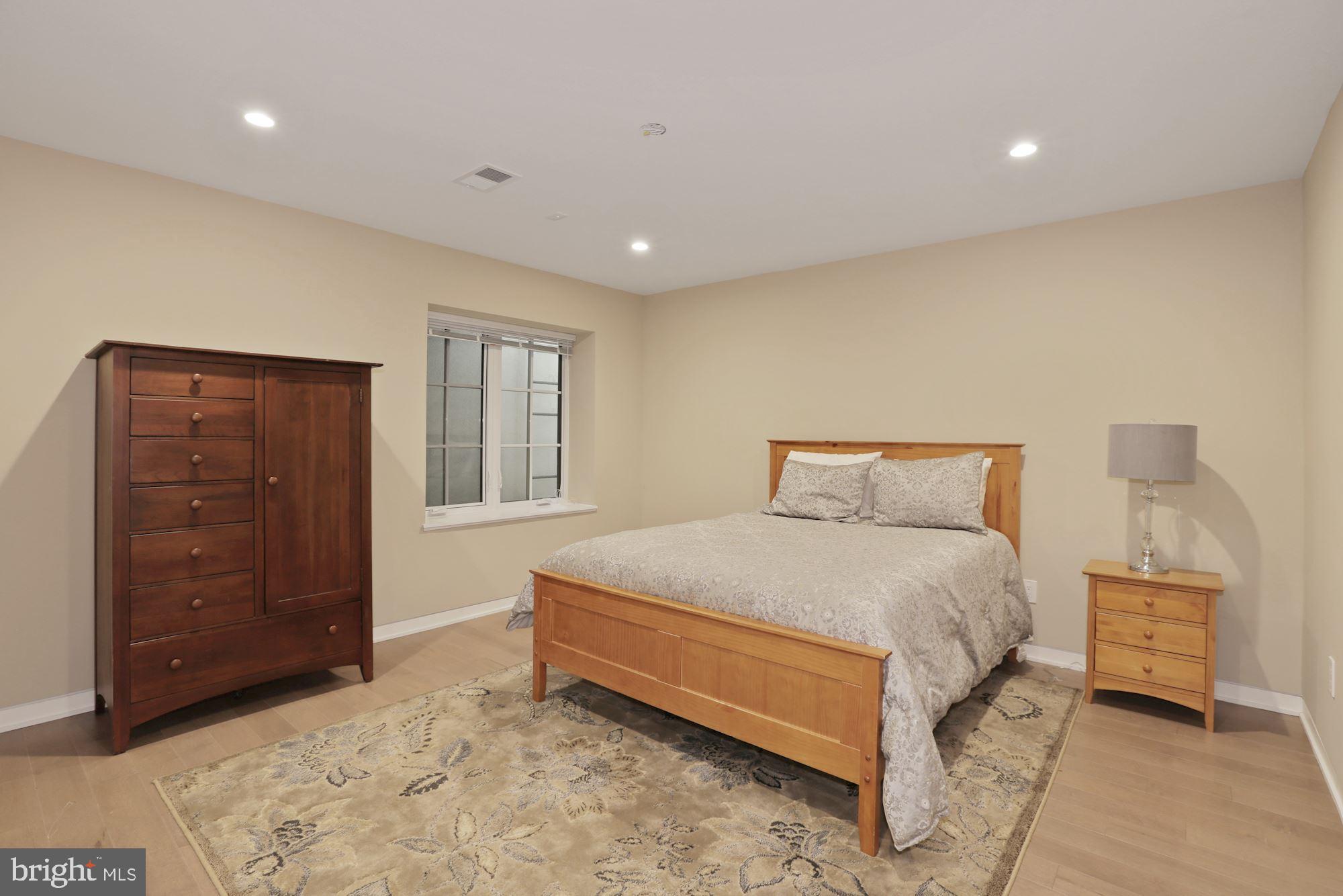 WILLIAMSBURG ESTATES - Residential