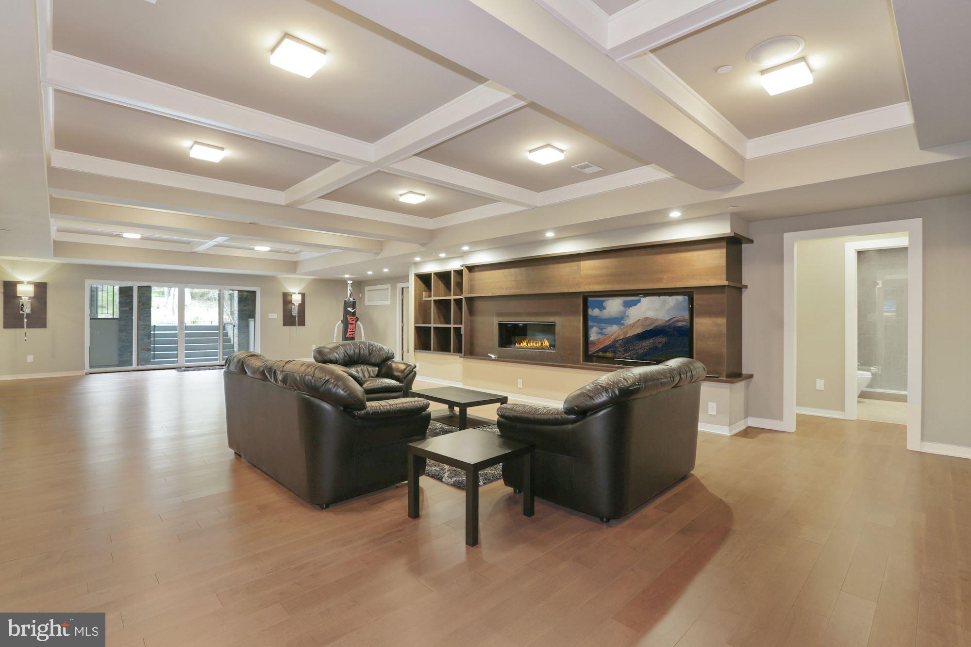 WILLIAMSBURG ESTATES - Residential