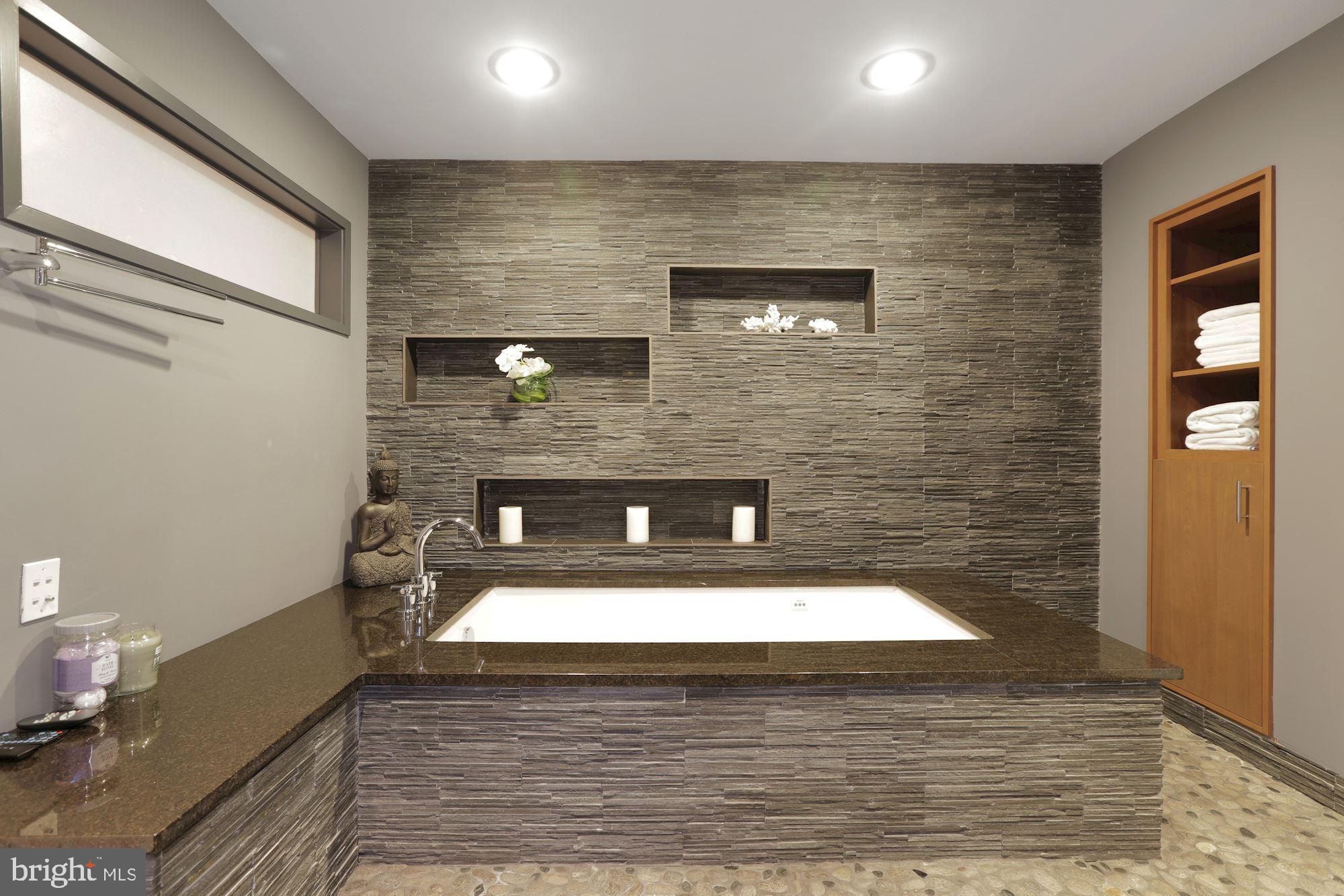 WILLIAMSBURG ESTATES - Residential