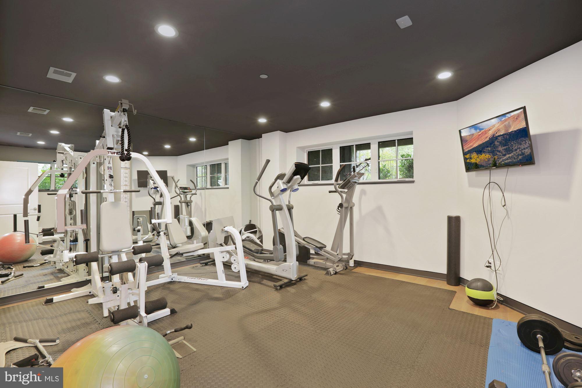 WILLIAMSBURG ESTATES - Residential