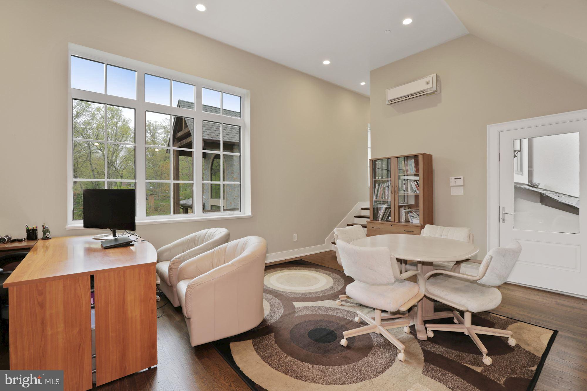 WILLIAMSBURG ESTATES - Residential