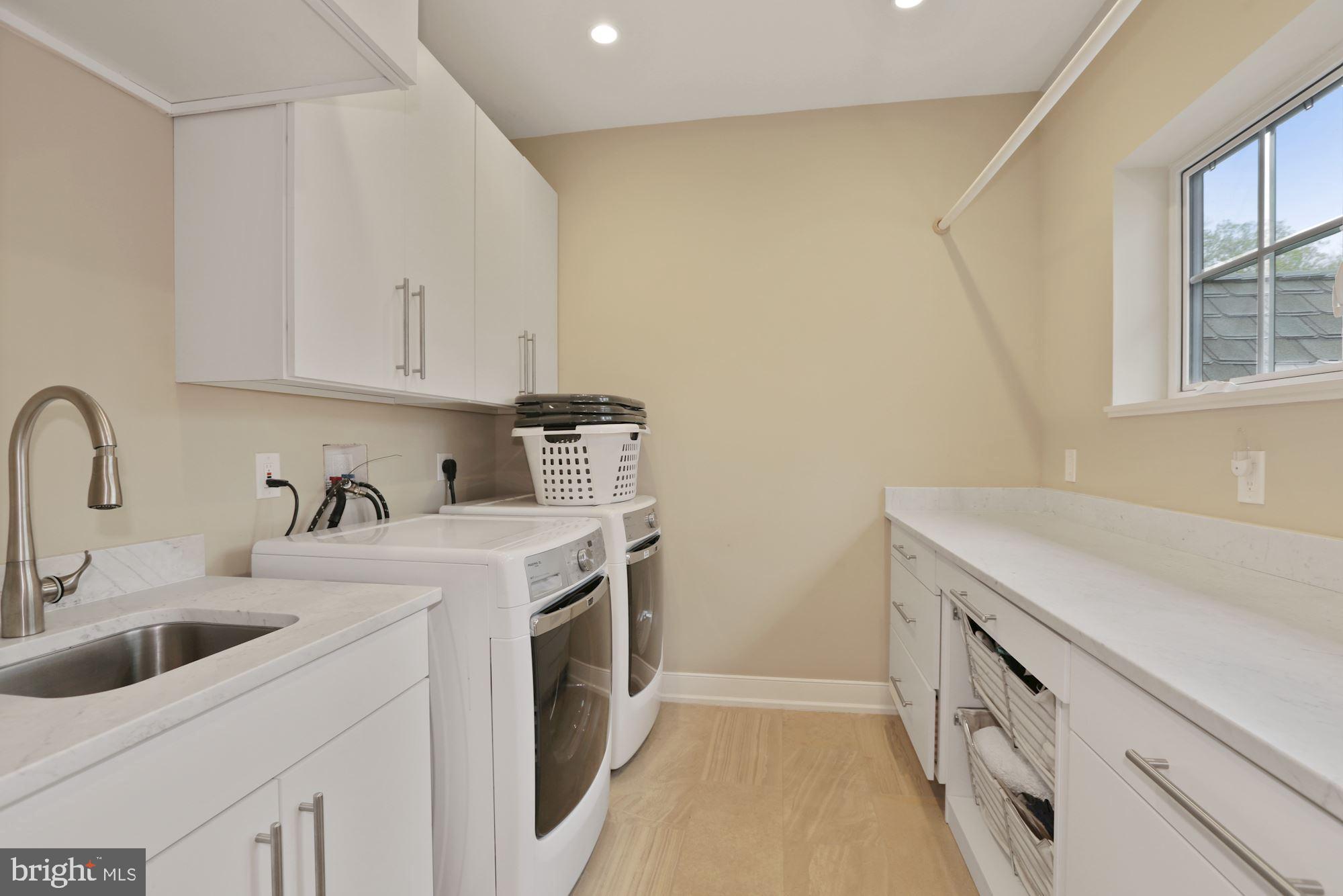 WILLIAMSBURG ESTATES - Residential