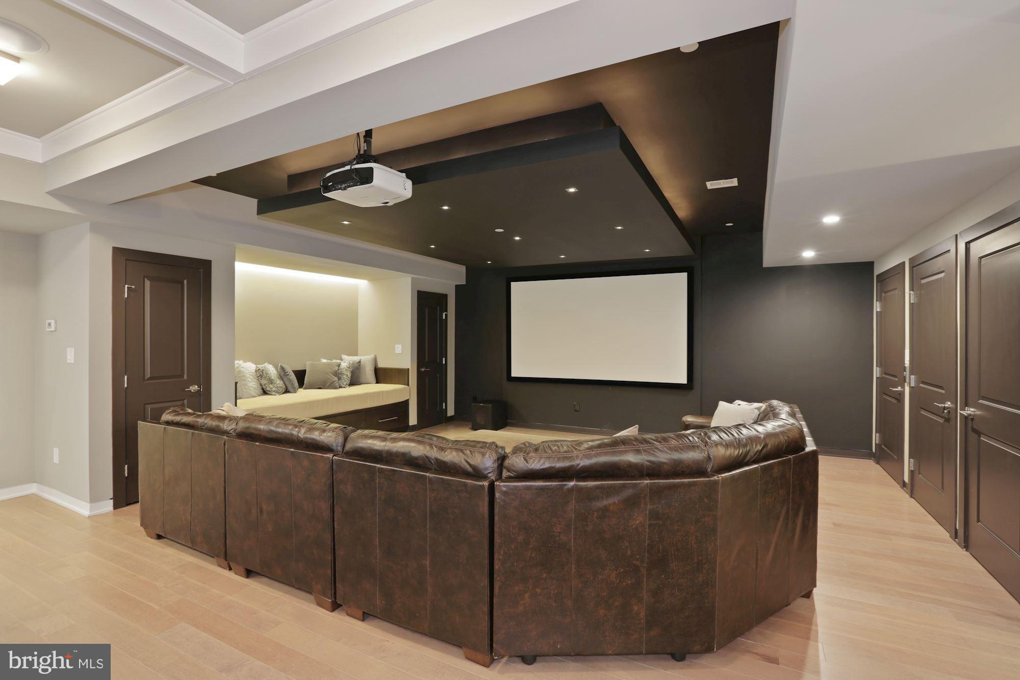 WILLIAMSBURG ESTATES - Residential