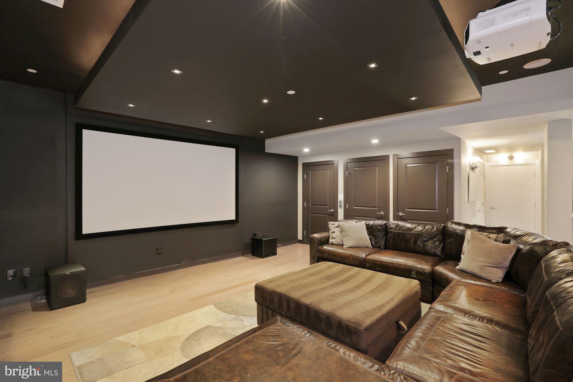 WILLIAMSBURG ESTATES - Residential