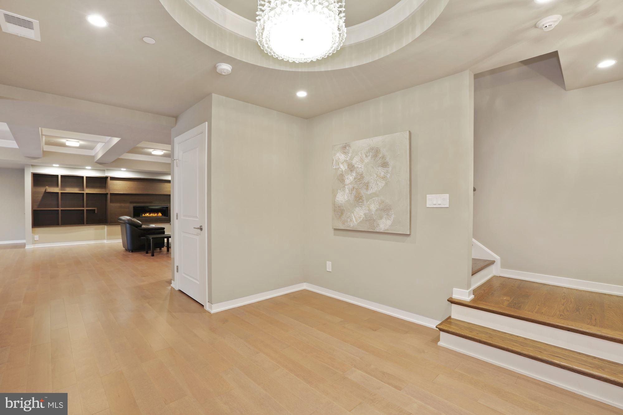 WILLIAMSBURG ESTATES - Residential