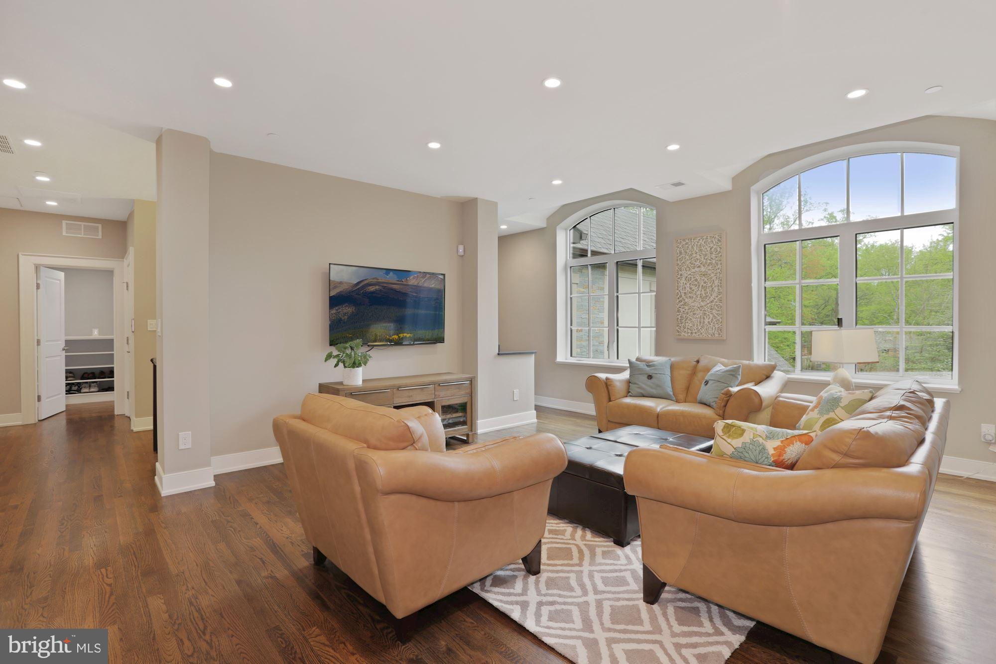 WILLIAMSBURG ESTATES - Residential