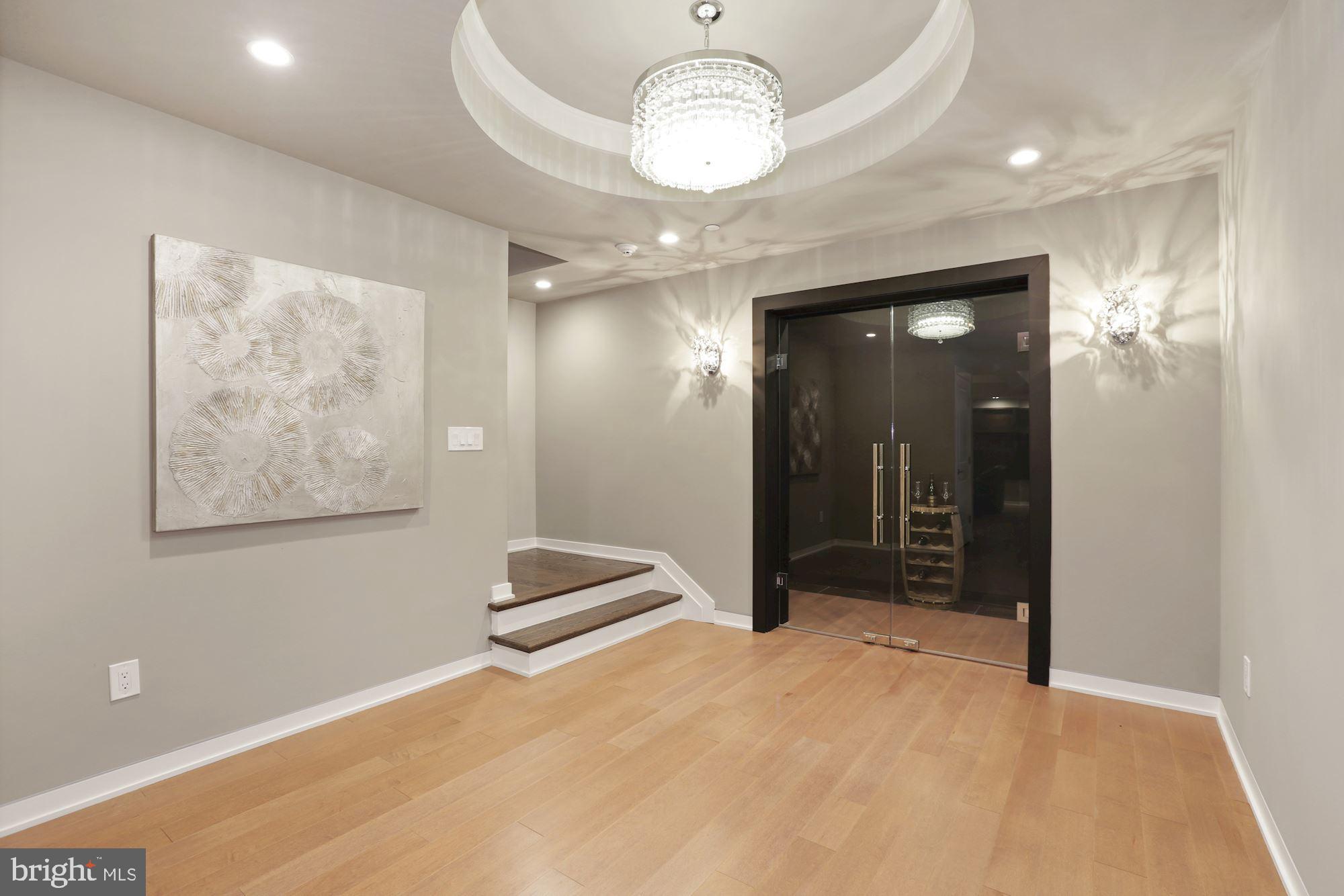 WILLIAMSBURG ESTATES - Residential