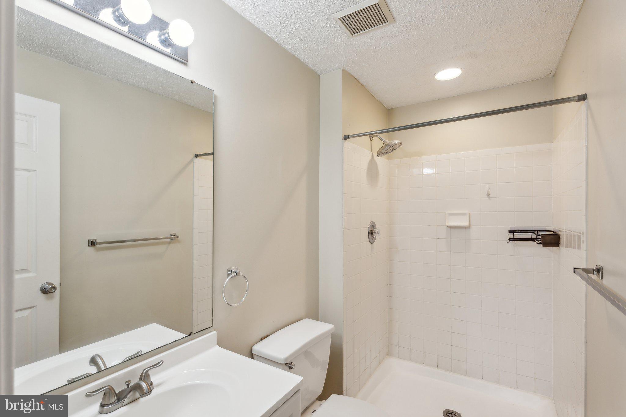 STUART MECHANIC - Residential Lease