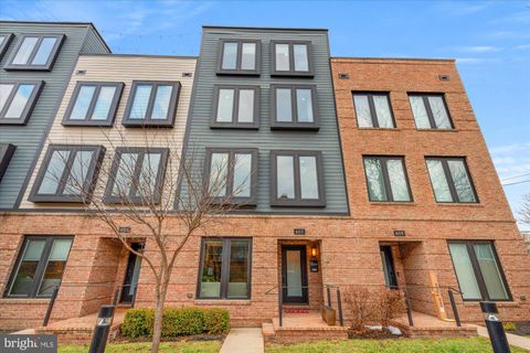 Townhouse For Rent - 607 Slade Court<br/> Alexandria City County, ALEXANDRIA, VA 22314