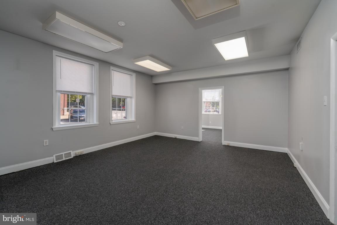 CANTON - Commercial Lease
