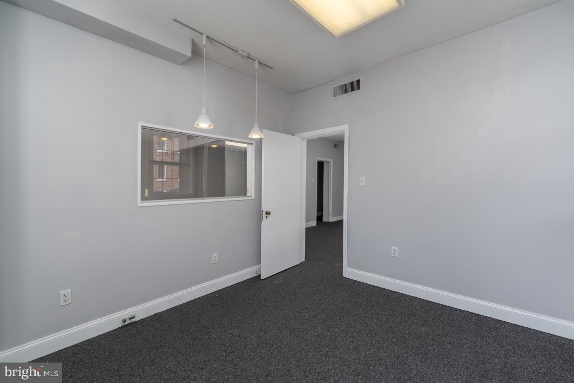 CANTON - Commercial Lease