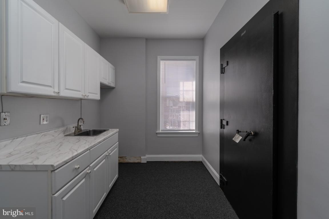 CANTON - Commercial Lease