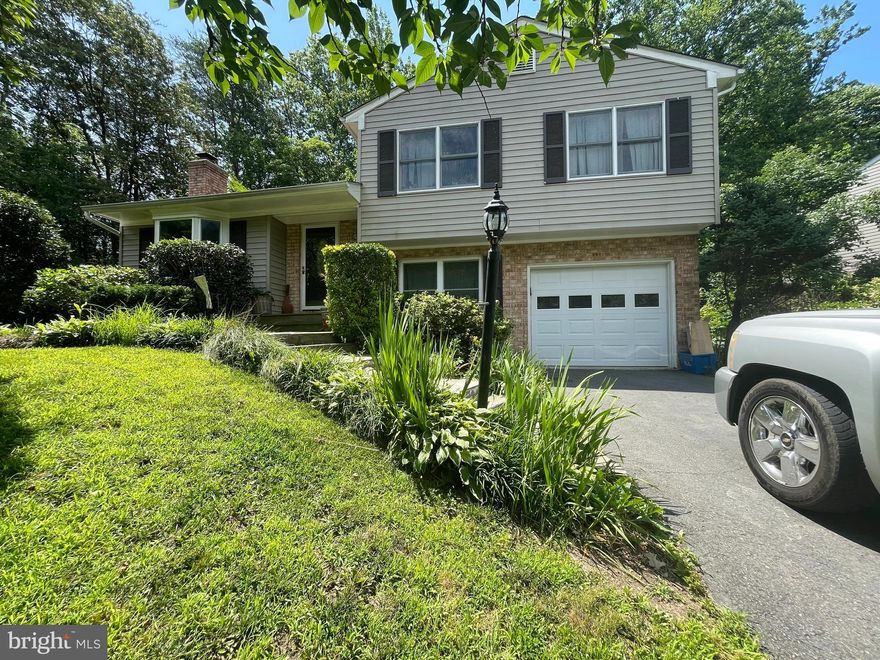 3 bedroom, 2.5 bath single family home on a cul-de-sac in desirable Lake Ridge. Brand new carpet, paint, washer and dryer. Bright, finished basement w/ wood-burning fireplace. Wooded lot, Lg 2-level deck. HW floors in kitchen, foyer, dining area. Lots of storage. Nearby parks, marina, golf, pool, I-95, shopping, schools. No smokers. Pets case-by-case