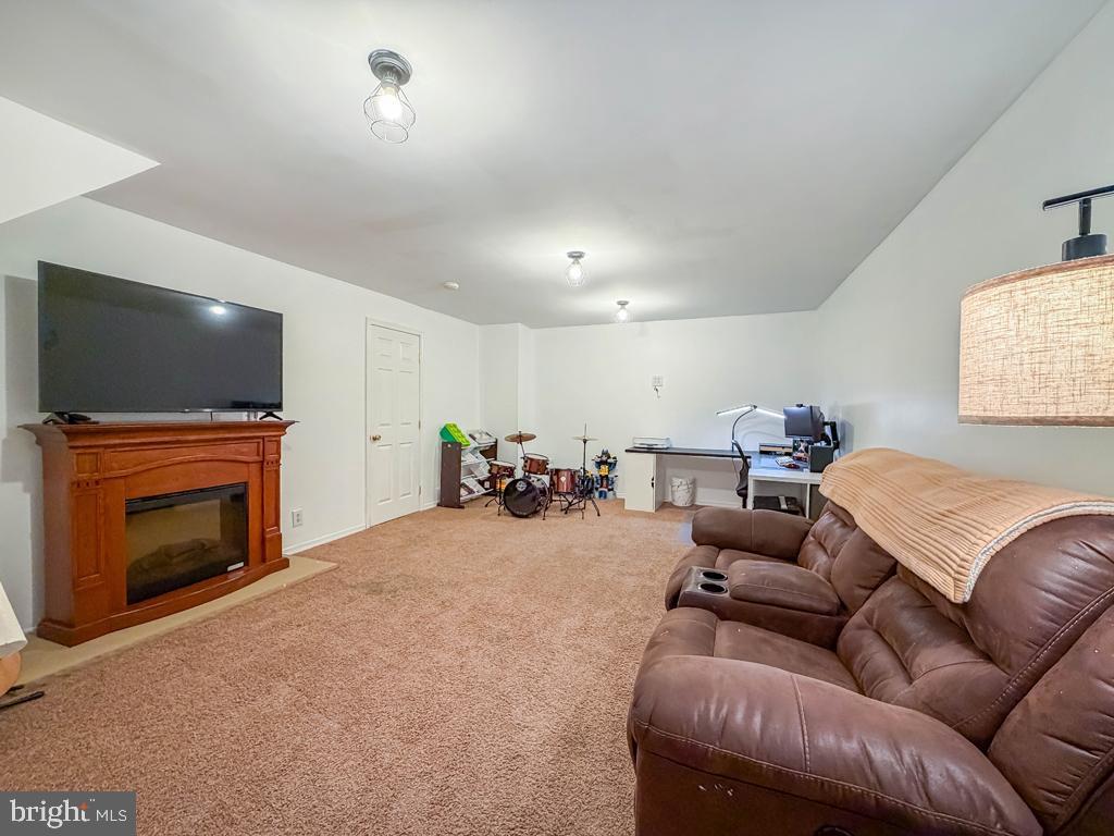 WOODLYN CROSSING - Residential