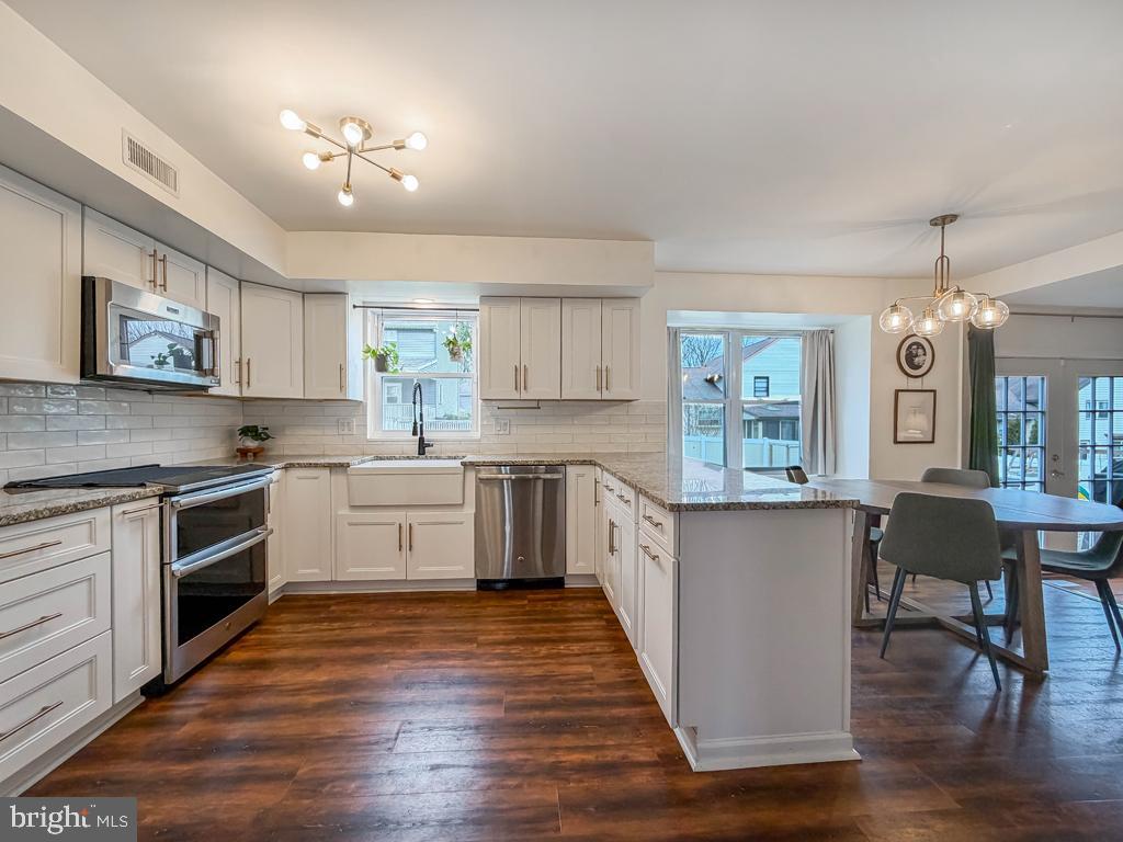 WOODLYN CROSSING - Residential