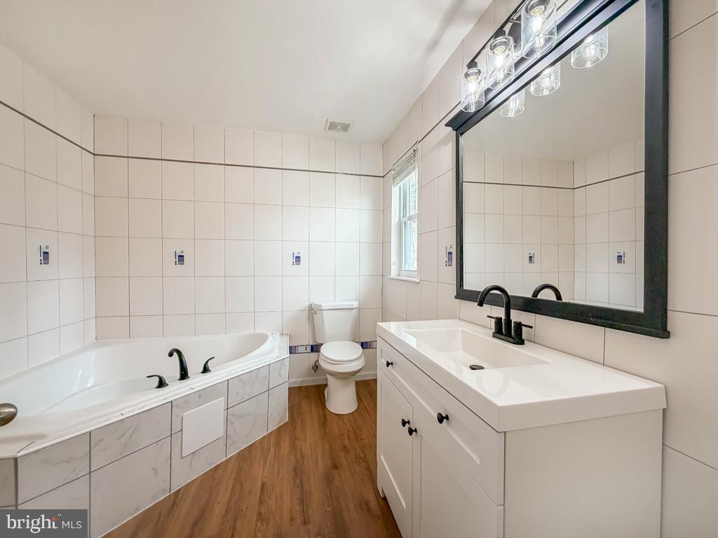 WOODLYN CROSSING - Residential